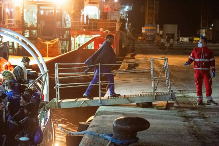 Frontex, 64% drop in irregular migrants through central Mediterranean