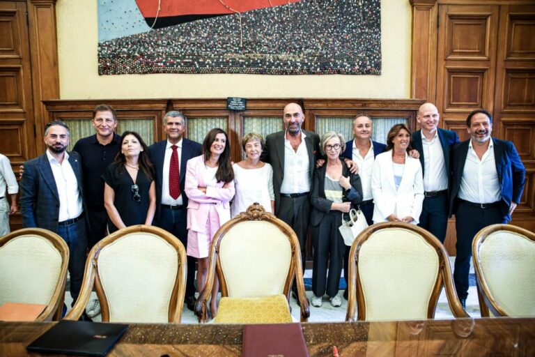 Bari, Leccese presenta la nuova Giunta “Obiettivo campo largo raggiunto”