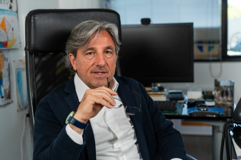 Stara “A Parigi per risultati importanti, sempre con il sorriso”