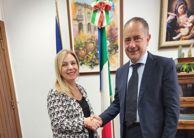 Il console del Marocco Naccari accolto dalla neo sindaca di Gioia Tauro