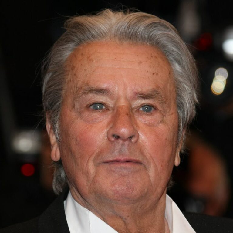 È morto a 88 anni Alain Delon, icona e sex symbol del cinema mondiale