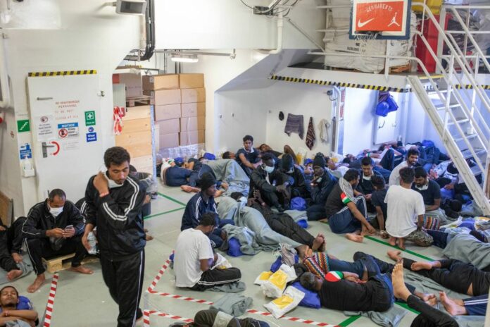 Nave soccorso Geo Barents in mediterraneo. con 572 migranti a bordo