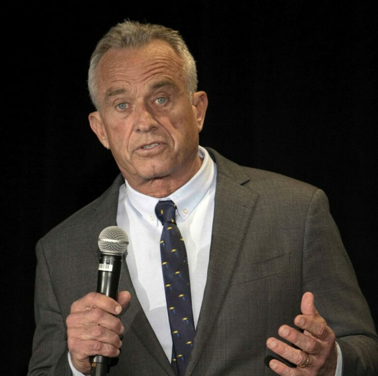 Usa, Robert F. Kennedy Jr ritira candidatura, appoggerà Trump