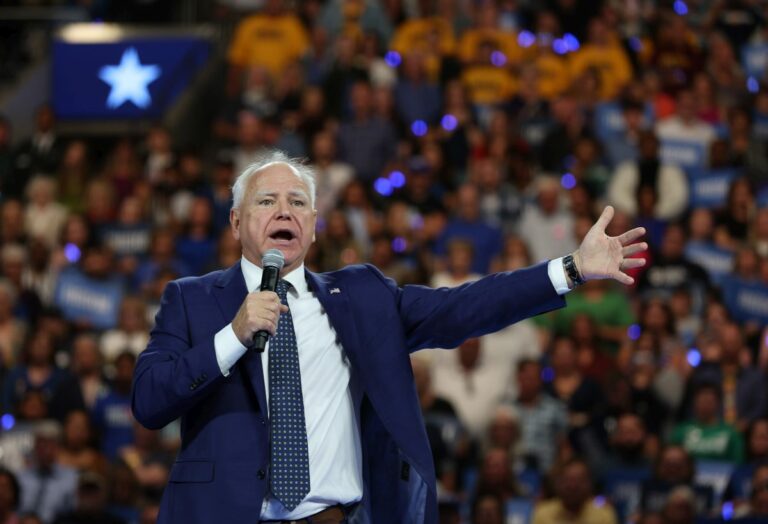 A Chicago i Democratici celebrano la gioia di “Coach Walz”