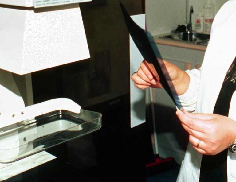 Mille mammografie in un mese, l’unità mobile Ispro saluta il centro di Gavinana a Firenze