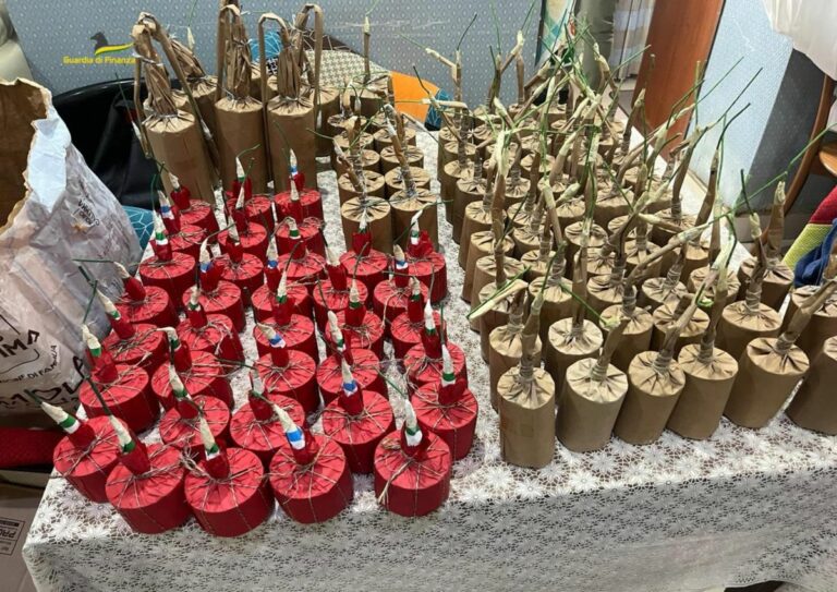 ضبط 500 كجم من المتفجرات والمخدرات والأموال في فوجيا