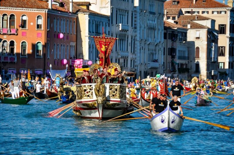 Regata storica, in Canal Grande si rinnova la festa della voga alla veneta