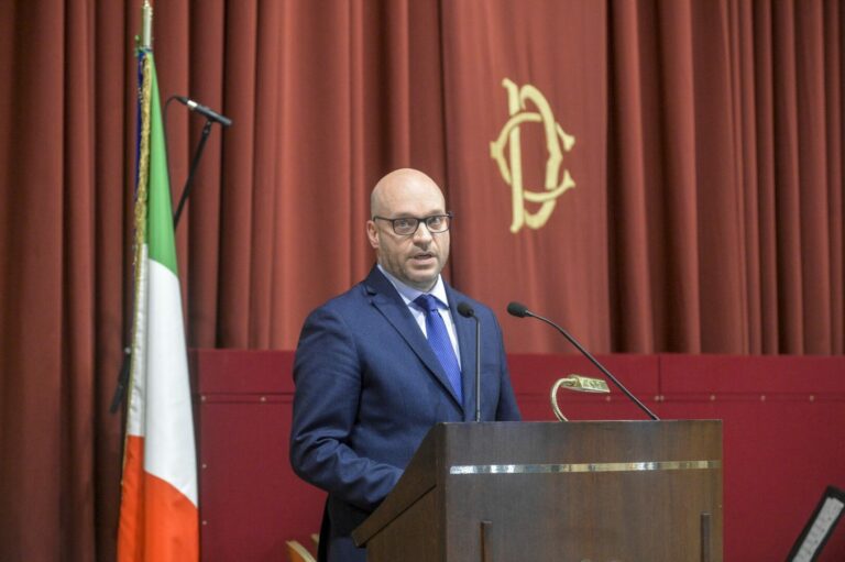 Fontana “Servono passi verso la pace, ai Parlamenti un ruolo chiave”