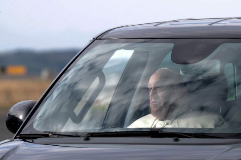 بابا الفاتيكان يصل إلى إندونيسيا ضمن المحطة الأولى في جولته الرسولية