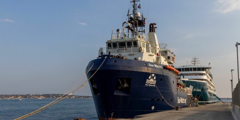Migranti soccorsi senza permesso, Sea-Watch fermata per 20 giorni
