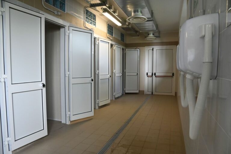 Milano, riaperte le docce pubbliche di via Pucci