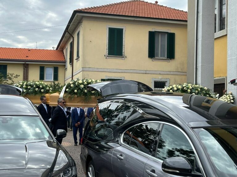 Strage Paderno, folla commossa per omelia arcivescovo Delpini