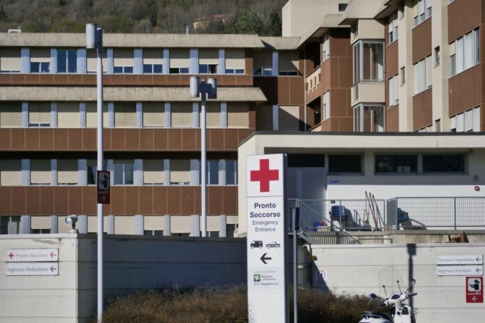 Continuano in Italia le aggressioni negli ospedali verso il personale sanitario in particolare nei Pronto Soccorso. Situazione in continuo peggioramento.
