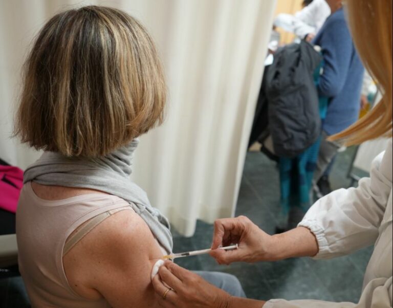 L’Aifa autorizza 8 vaccini contro l’influenza per campagna 2024-2025