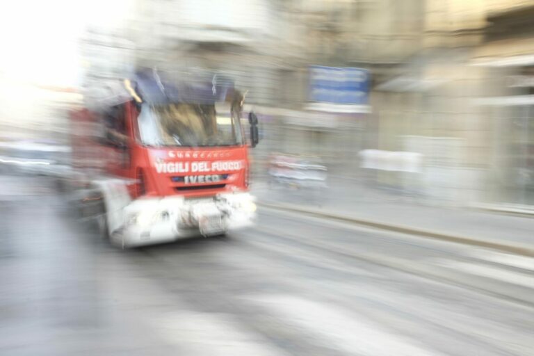 Incendio in un appartamento a Corsico, un uomo muore carbonizzato