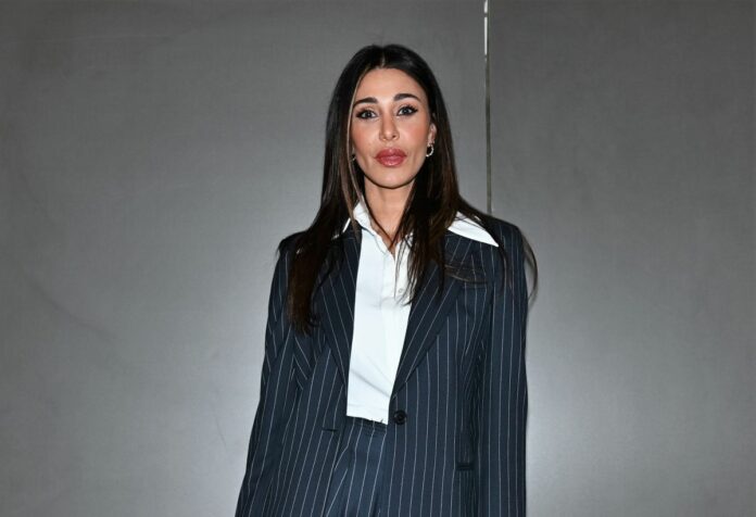 Milano, Milan Women's Fashion Week: Spring /Summer 2025 - Sfilata di Martino Midali - Belen e Cecilia Rodriguez guardano orgogliose la mamma Veronica sfilare