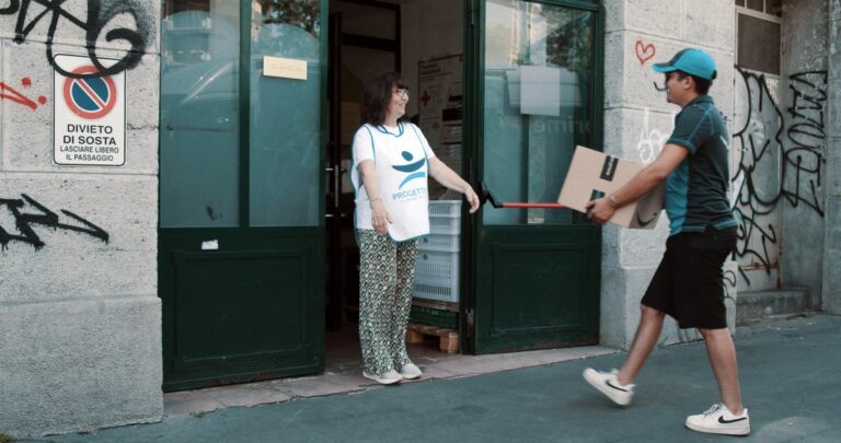 أمازون تتيح التبرع بـ 10 ملايين منتج للجمعيات الخيرية