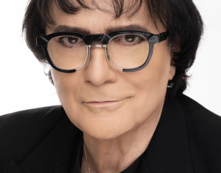 Renato Zero torna a Milano con tre date al Forum di Assago