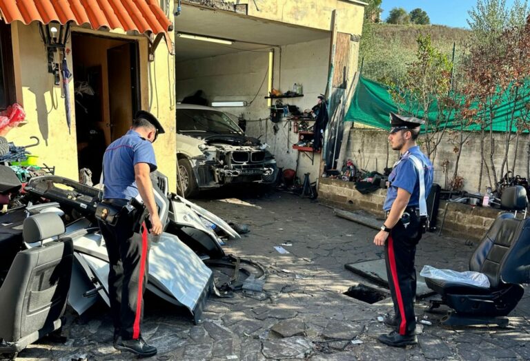 Officina abusiva per lo smontaggio di auto rubate alle porte di Roma