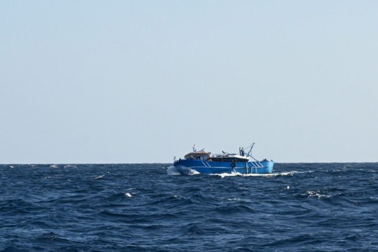Central Med, 30 migrants in distress