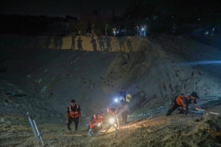 Raid israeliano nel campo di Al-Mawasi, 40 morti