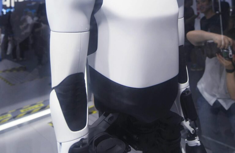 IA, la sfida delle istituzioni è tra la sua regolamentazione e la tutela del lavoro