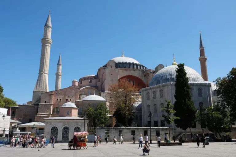 مسجد روما الكبير: نحن هيئة إيطالية.. والسفارات خارج مجلس الإدارة