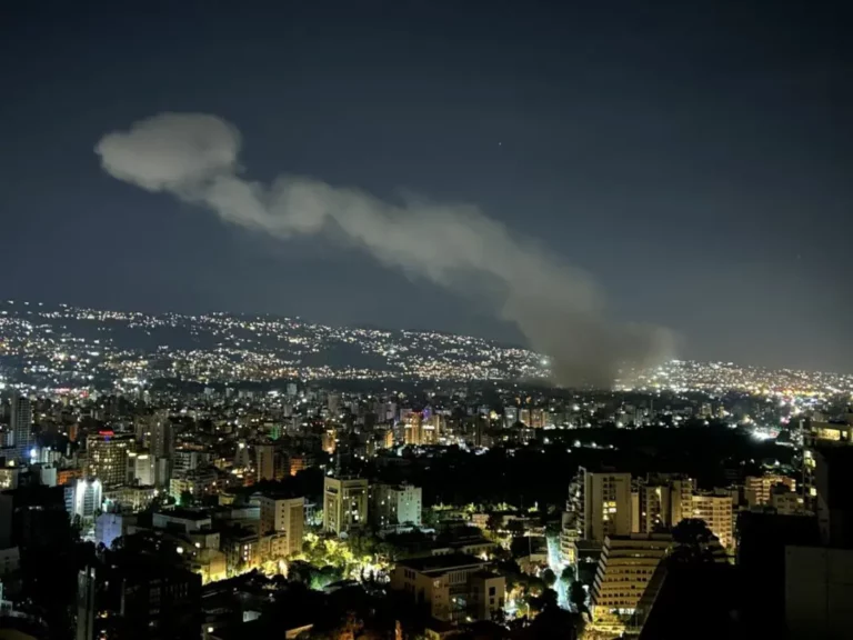 غارات إسرائيلية على بيروت بعد الهجوم البري.. وإطلاق صواريخ إيرانية ضد إسرائيل