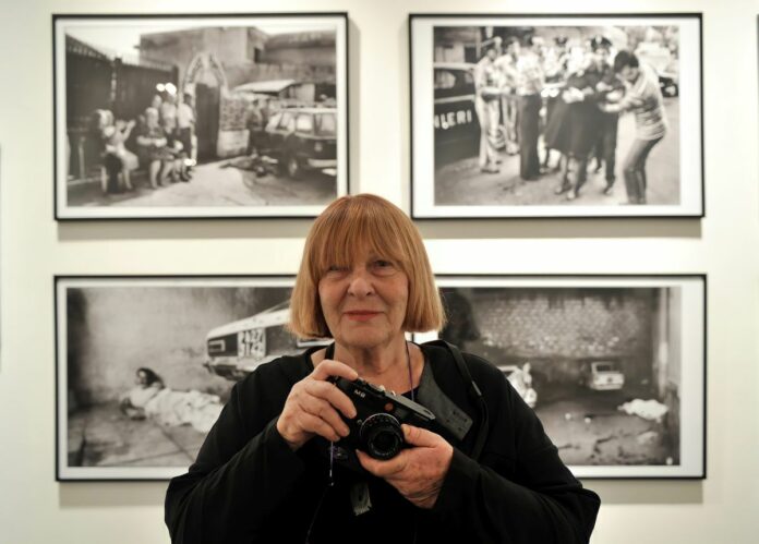 MILANO - 2010-10-18 - LA FOTOGRAFA LETIZIA BATTAGLIA, ALL' APERTURA DELLA MOSTRA FOTOGRAFICA IMMAGINI INQUIETANTI ALLA TRIENNALE