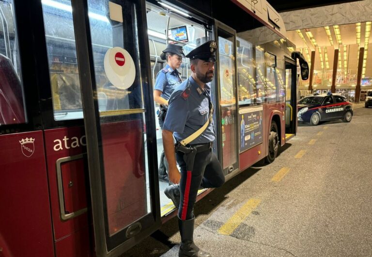 Roma, 4 rapine in rapida successione sul bus. Arrestati 4 ragazzi