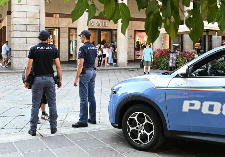 Como, fanno sesso in auto davanti allo stadio. Denunciata una coppia