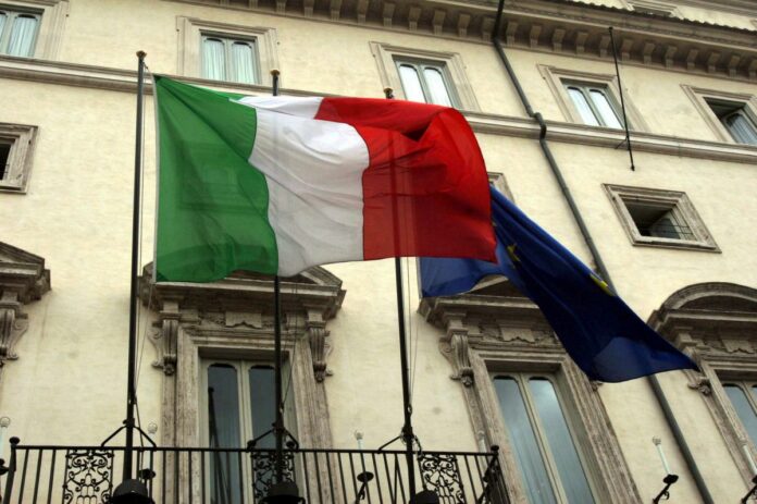 BANDIERE A PALAZZO CHIGI