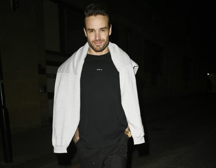 Manchester, Liam Payne torna al suo hotel dopo una lunga giornata di riprese