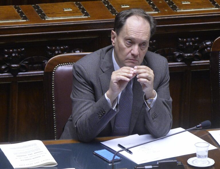 تشرياني: بروتوكول مع ألبانيا لنقل المهاجرين من المياه الدولية