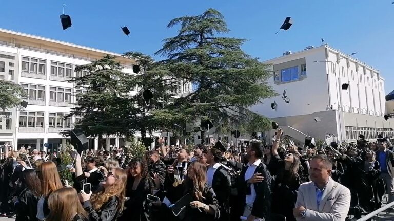 Università di Palermo, lancio del tocco per i neolaureati magistrali