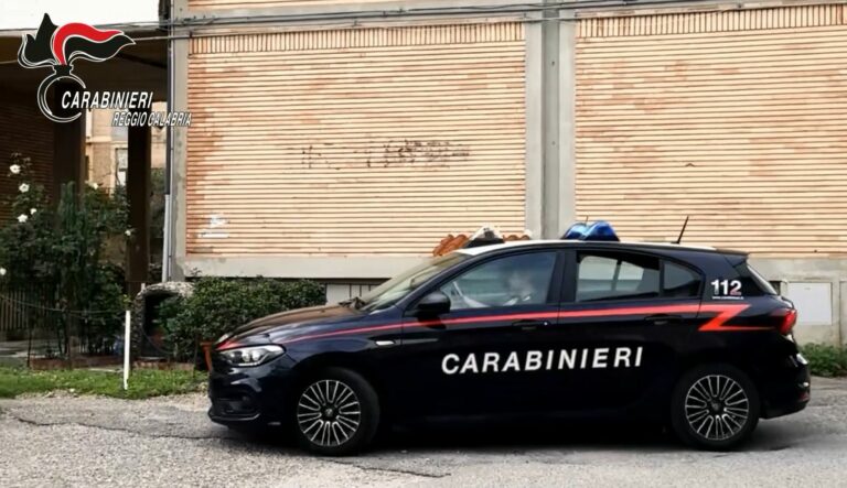 Smantellato “take-away” della droga a Reggio Calabria, famiglia in manette