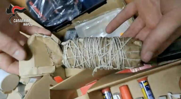 Sequestrati 65 chili di botti illegali nel Casertano, arrestato 18enne