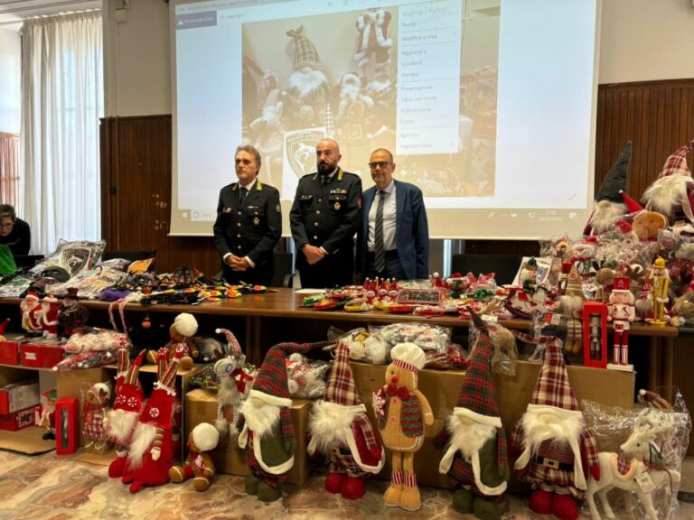 Milano, sequestrati 80 mila giochi di Halloween e Natale non a norma