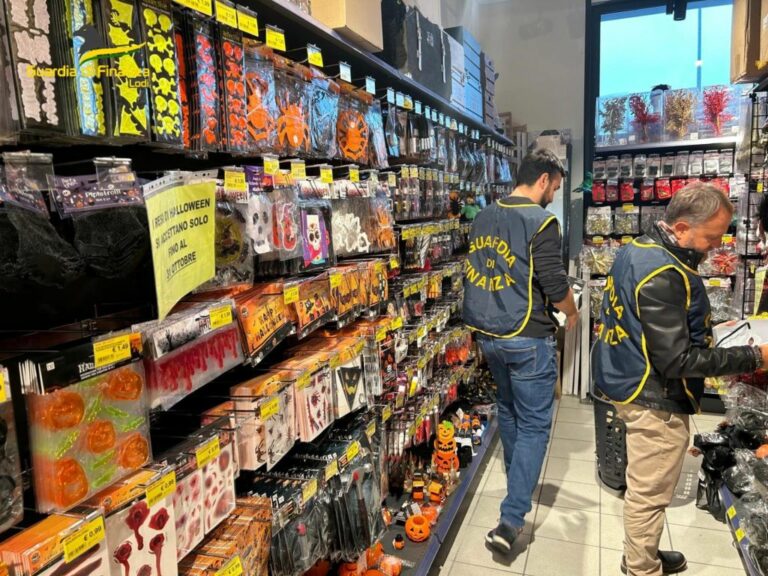 Lodi, sequestro di oltre 10.400 prodotti di Halloween non conformi