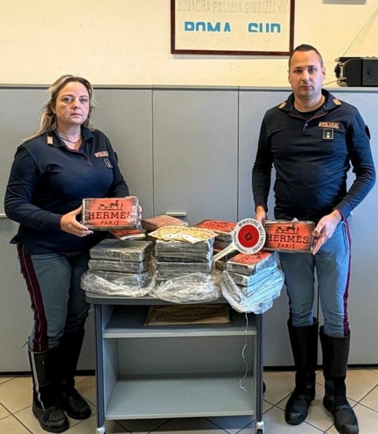 Roma, viaggiava in autostrada con 38 kg di cocaina. Arrestato
