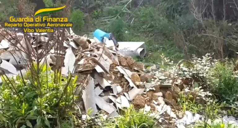 Rifiuti abbandonati, maxi evasione ai danni della Regione Calabria