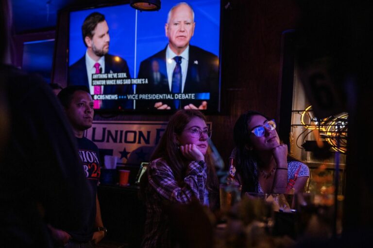 Nel dibattito tra vice Vance in vantaggio, poi Walz sferra il colpo 6 gennaio