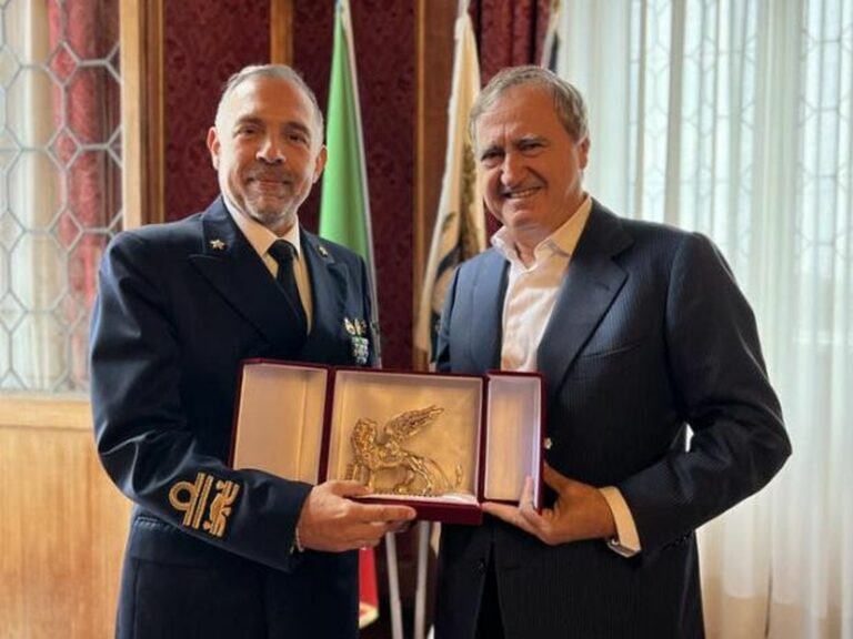 Brugnaro riceve a Ca’ Corner l’ammiraglio Petroni