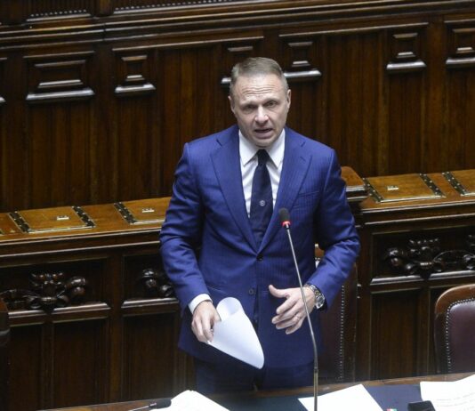 Al via il bando “Frutta e Verdura nelle scuole”. Lollobrigida “Passo avanti per promuovere la salute”