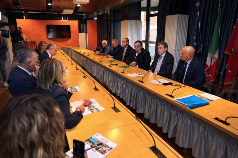 Abruzzo, Marsilio “Nasce l’Hub del turismo termale che unisce Popoli Terme e Raiano”