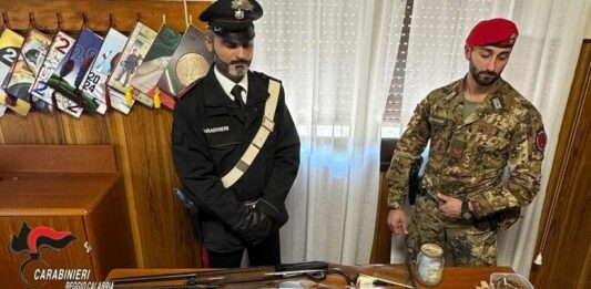 Maxi sequestro di armi e droga nel Reggino, denunciate 6 sorelle