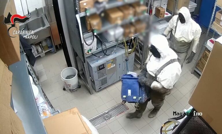 Sgominata banda del buco, sei arresti a Napoli