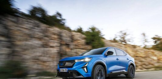 Renault presenta Rafale E-TECH 4×4 300 cv