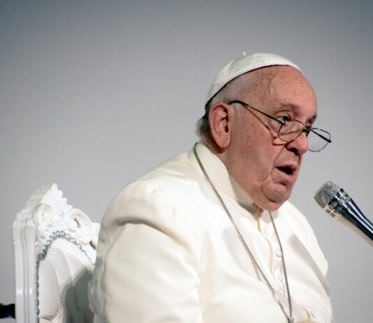 Papa “Preghiamo per la pace in tutto il mondo”