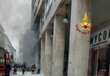 Milano, fumo da sotterraneo in Corso Vittorio Emanuele. Sul posto Vvf